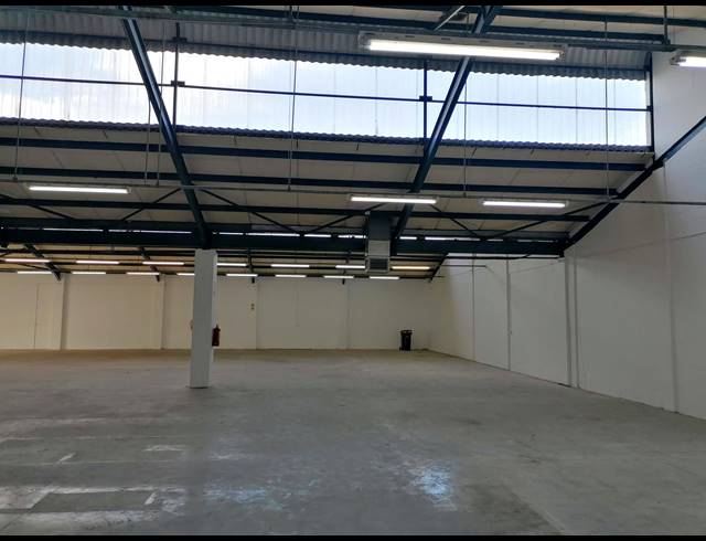 925M² WAREHOUSE TO LET IN PAROW INDUSTRIAL